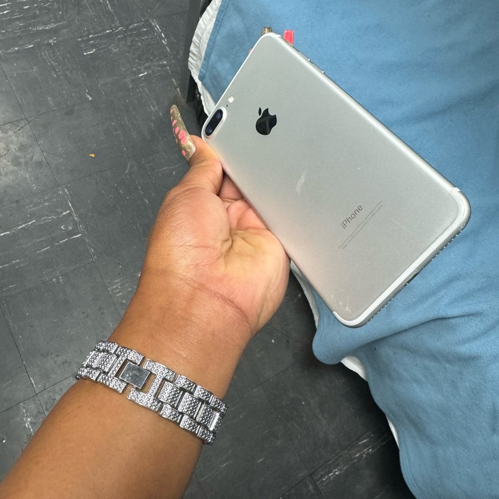 IPHONE 8 PLUS